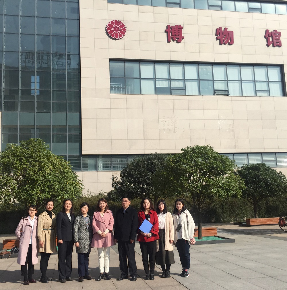 beat365平台官方网站领导赴信阳市博物馆看望实习研究生