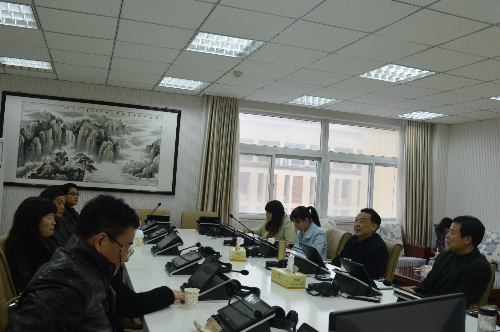 beat365平台官方网站举办退休教师座谈会