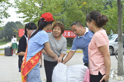beat365平台官方网站志愿迎新服务展风采