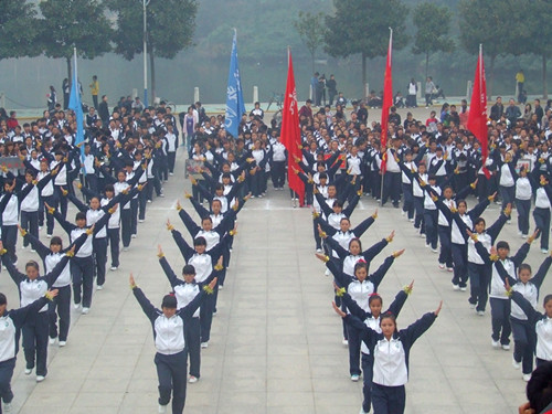 beat365平台官方网站在2013年新生广播体操大赛中获佳绩