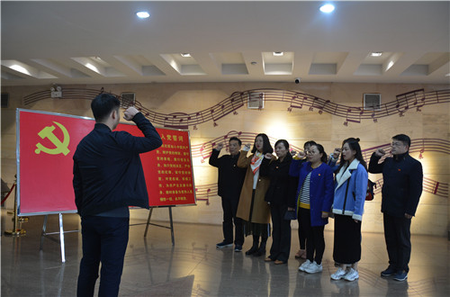beat365平台官方网站教工一支部成功开展“缅怀先烈，不忘初心，弘扬大别山精神”主题党日活动