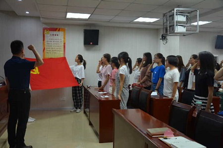 beat365平台官方网站开展“不忘初心、牢记使命”主题党日活动 暨入党宣誓大会