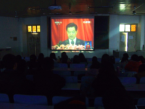 beat365平台官方网站师生喜看党的十八大开幕式直播