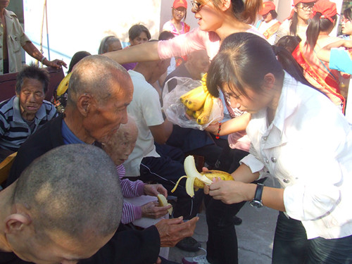beat365平台官方网站举行重阳节“情暖重阳节，爱在夕阳红”文艺汇演活动