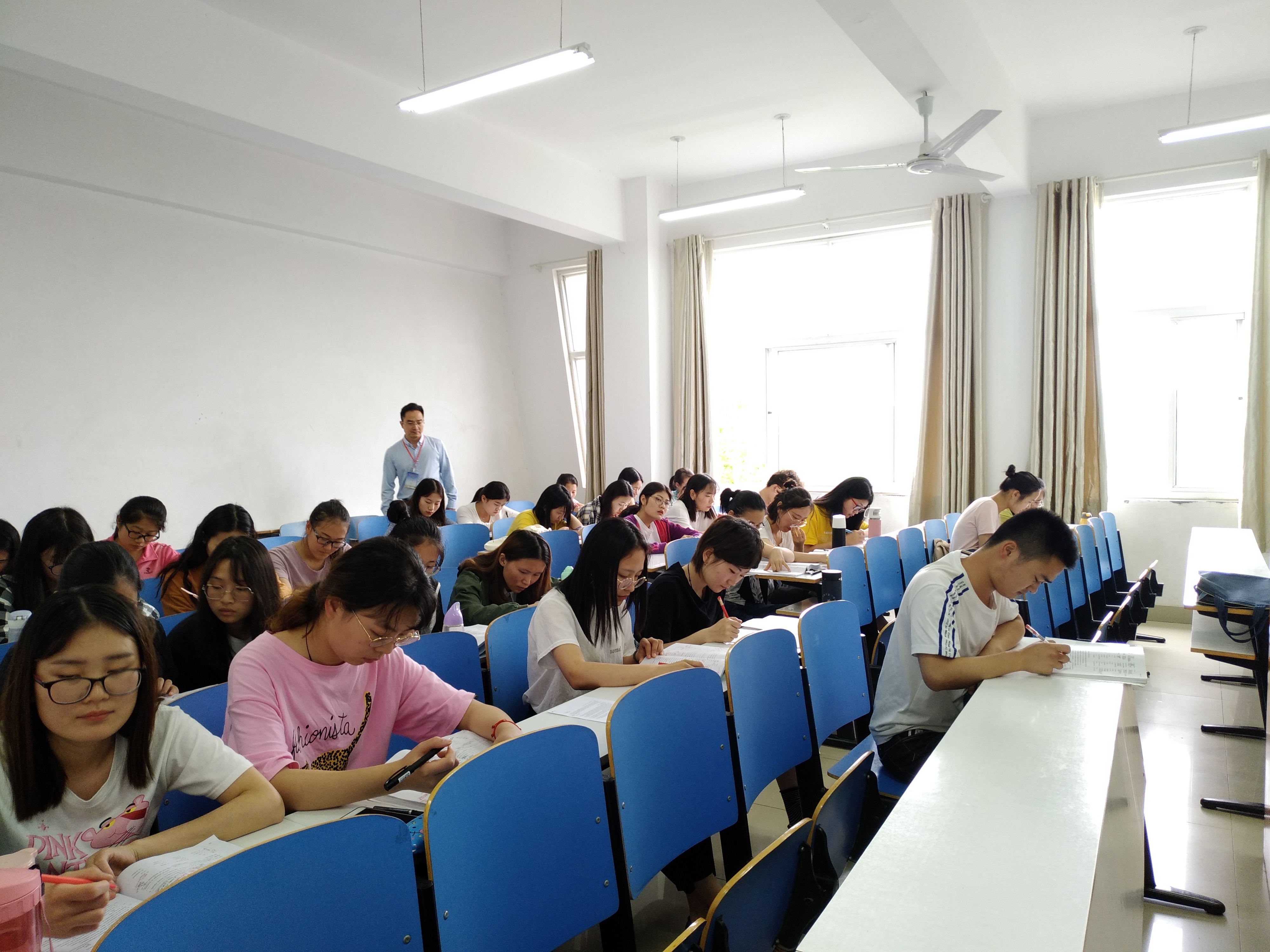 beat365平台官方网站2018-2019学年第二学期第十四周教学检查