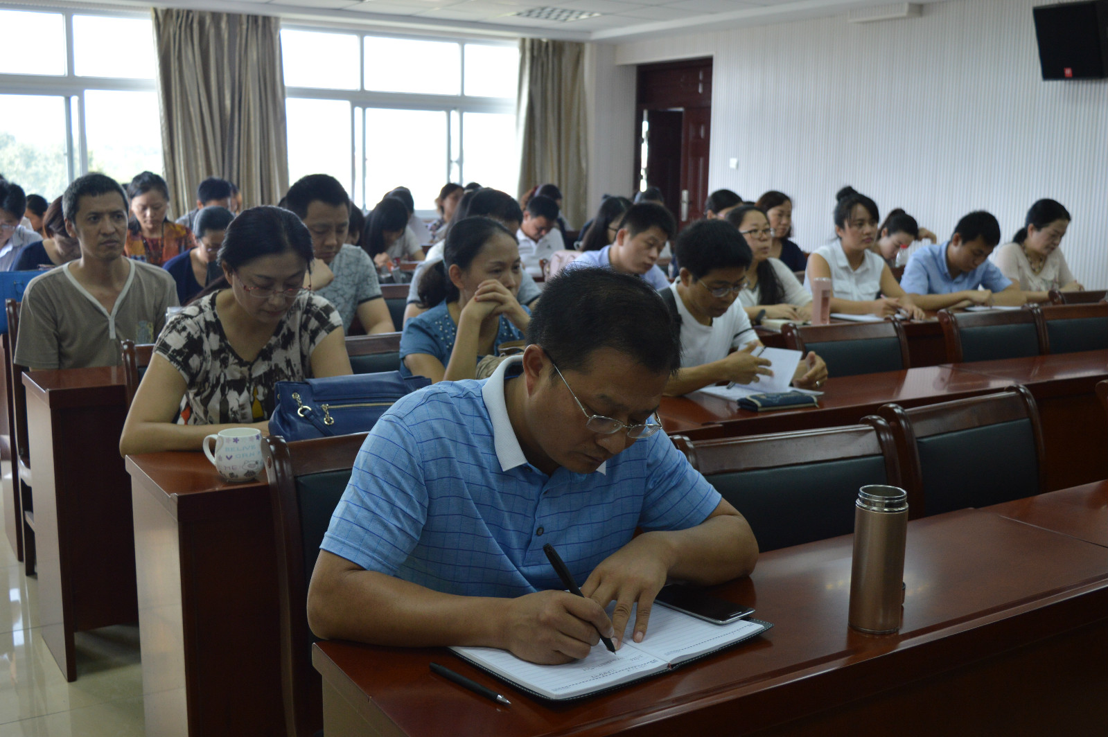 beat365平台官方网站召开新学期教职工大会