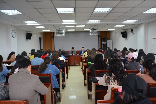 beat365平台官方网站深入学习习近平总书记在学校思想政治理论课教师座谈会上讲话精神