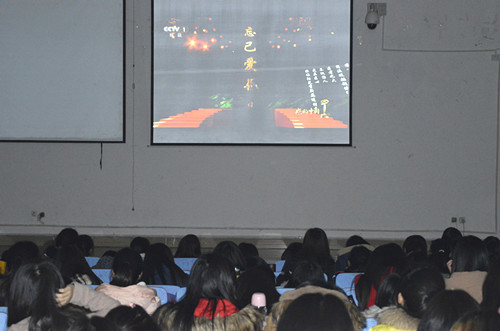 beat365平台官方网站组织学生观看2015年《感动中国》颁奖晚会