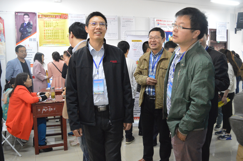 beat365平台官方网站组织毕业学子参与2016届毕业生双选会