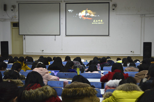 beat365平台官方网站组织学生观看2015年《感动中国》颁奖晚会